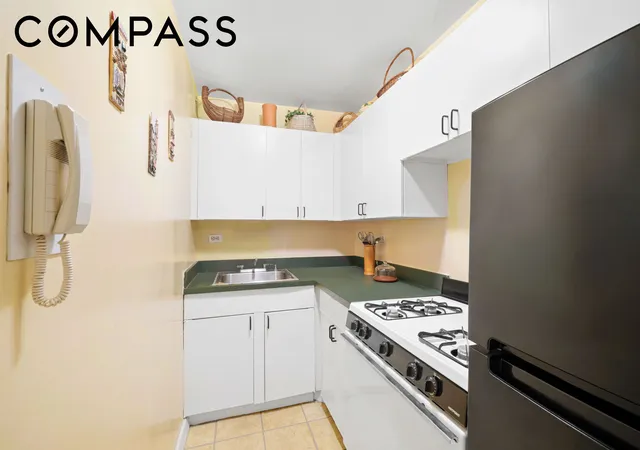3rd image of 165 W 66Th St #2R, New York City, NY 10023 | MLS# RLS20080788