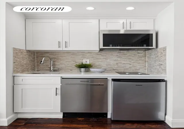 Homes for sale in New York City, NY | 45 Tudor City Pl #2019, New York City, NY 10017 | MLS# RLS20080974