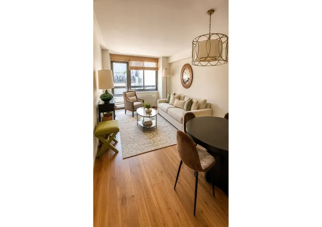 2nd image of 515 E 72Nd St, New York City, NY 10021