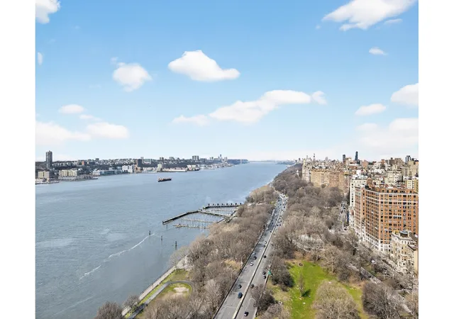3rd image of 240 Riverside Blvd, New York City, NY 10069