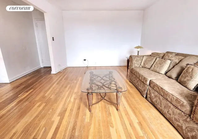 3rd image of 1425 Thieriot Ave, New York, NY 10460
