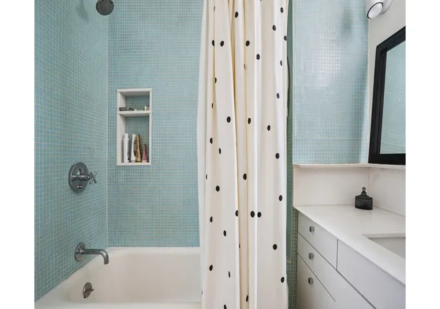 2nd image of 269 W 72Nd St, New York, NY 10023