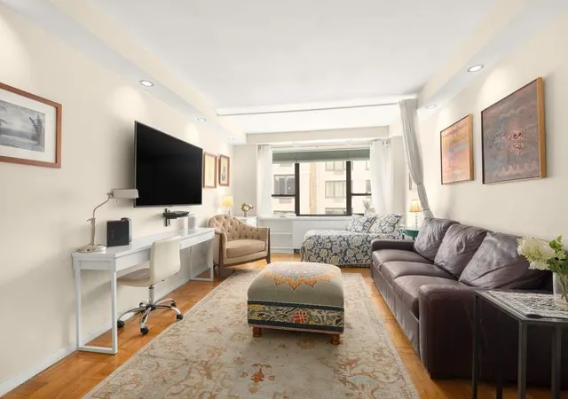 1st image of 210 E 47Th St #9J, New York City, NY 10017 | MLS# RLS20081710