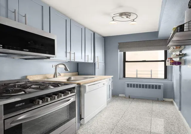 5th image of 210 E 47Th St #9J, New York City, NY 10017 | MLS# RLS20081710