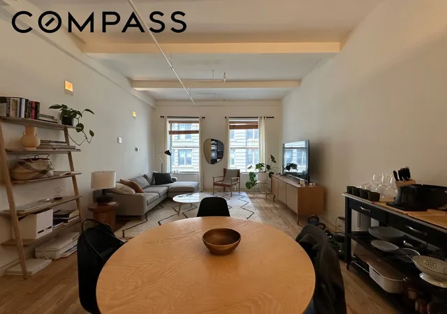 2nd image of 16 W 19Th St, New York City, NY 10011