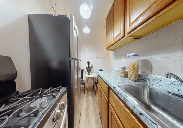 2nd image of 21-57 33Rd St, Astoria, NY 11105