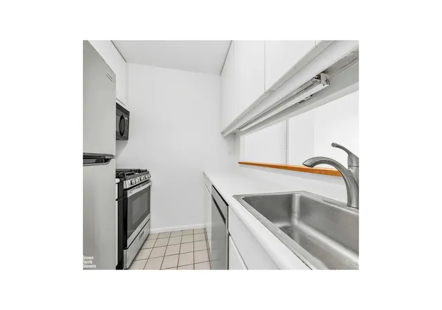 Photo 3 of Condo for sale at 295 Greenwich St #6C, New York, NY 10007 | MLS# RLS20081865 | Listing updated on 2026-04-26