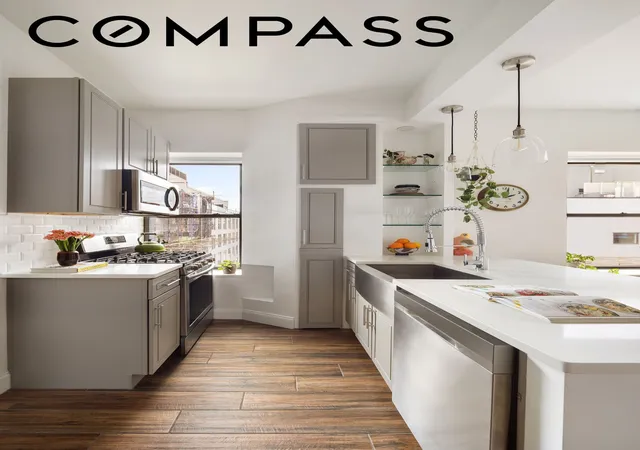 3rd image of 309 E Houston St, New York City, NY 10002