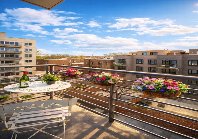2nd image of 100 Maspeth Ave #5J, Brooklyn, NY 11211 | MLS# RLS20081960