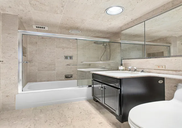 Photo 4 of Sale Pending at 75 E End Ave #5D, New York, NY 10028 | MLS# RLS20081995 | Listing updated on 2026-05-07