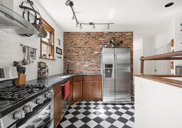 Photo 4 of Sale Pending at 16 Clifford Pl, Brooklyn, NY 11222 | MLS# RLS20081996 | Listing updated on 2026-07-23