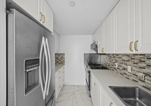 2nd image of 970 41st St #5E, Brooklyn, NY 11219 | MLS# RLS20082007