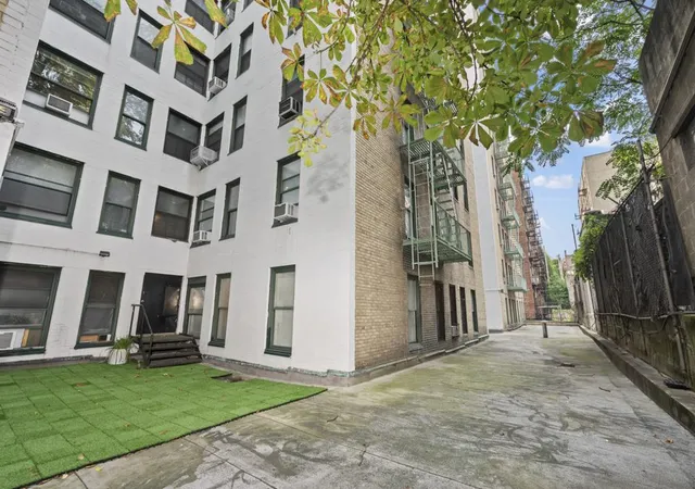 Homes for sale in New York City, NY | 325 W 45th Street, New York City, NY 10036 | Houzeo