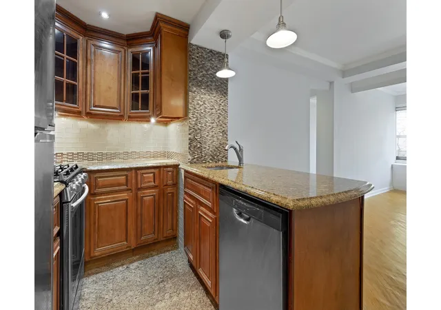 4th image of 240 E 55Th St #6F, New York, NY 10022 | MLS# RLS20082044