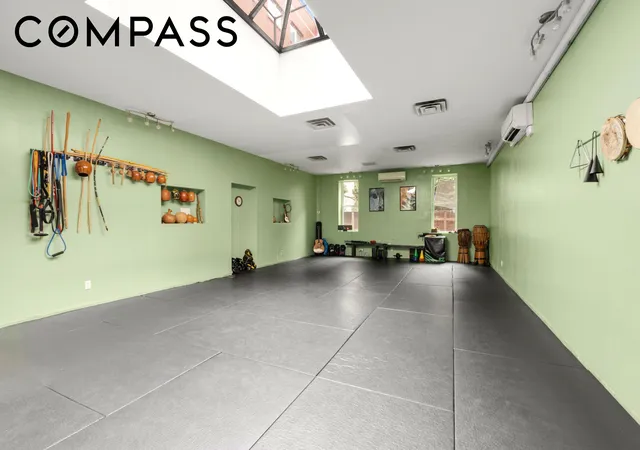 Photo 3 of House for sale at 76 Nevins St, Brooklyn, NY 11217 | MLS# RLS20082160 | Listing updated on 2026-06-07