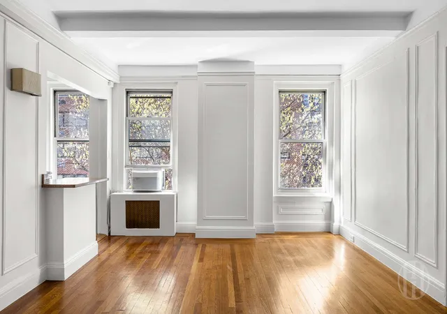 Photo 3 of Sale Pending at 325 W 45th Street #401, New York, NY 10036 | MLS# RLS20082162 | Listing updated on 2026-06-23