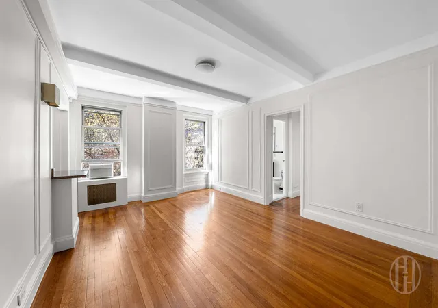Photo 4 of Sale Pending at 325 W 45th Street #401, New York, NY 10036 | MLS# RLS20082162 | Listing updated on 2026-06-23