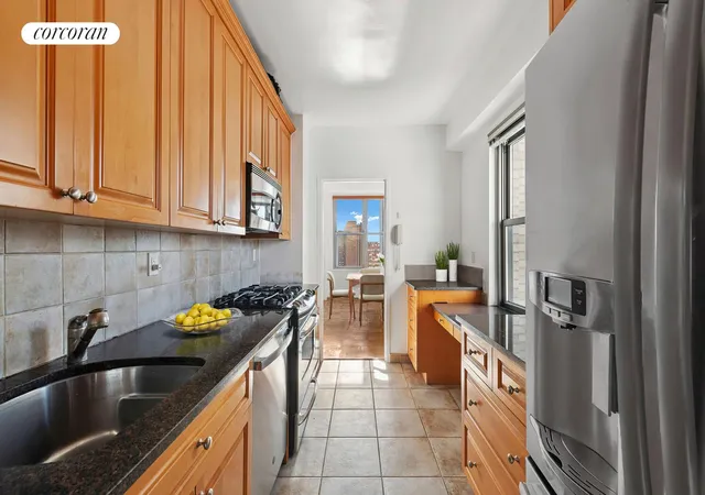 Listing Photo 4 - Condo for sale in building located at 500 E 83Rd St, New York City, NY 10028 - Unit #21M