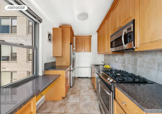 Listing Photo 5 - Condo for sale in building located at 500 E 83Rd St, New York City, NY 10028 - Unit #21M