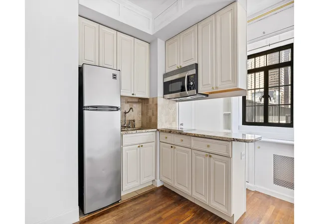 Photo 2 of Sale Pending at 5 Tudor City Pl #A16, New York, NY 10017 | MLS# RLS20082296 | Listing updated on 2026-07-11