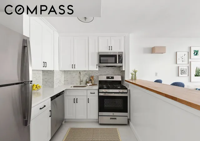 3rd image of 301 W 110Th St, New York City, NY 10026