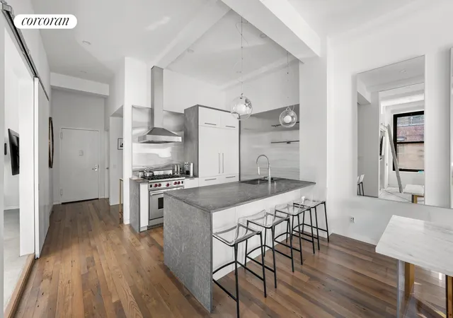2nd image of 21 E 22Nd St, New York City, NY 10010