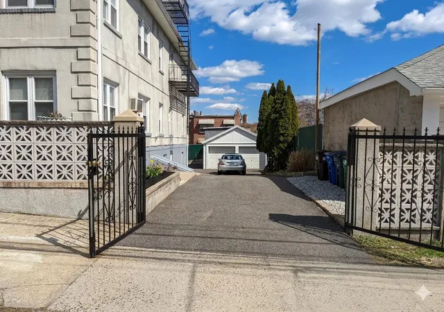Photo 3 of Multi family home for sale at 4612 Murdock Ave, Bronx, NY 10466 | MLS# RLS20082433 | Listing updated on 2026-07-01