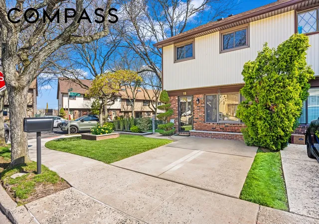 Homes for sale in New York City, NY | 15 Hickory Cir, New York City, NY 10312 | MLS# RLS20082436