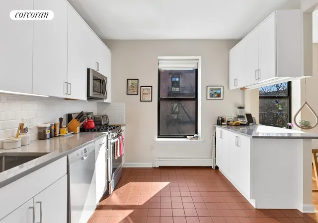 Photo 4 of Sale Pending at 391 Clinton St #3A, Brooklyn, NY 11231 | MLS# RLS20082712 | Listing updated on 2026-05-19