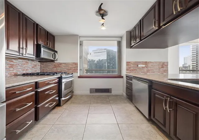 Photo 4 of House for sale at 500 W 43rd Street #21-B, New York City, NY 10036 | MLS# RLS20082827 | Listing updated on 2026-08-04