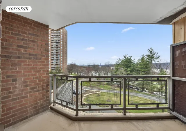 1st image of 5900 Arlington Ave #5R, Bronx, NY 10471 | MLS# RLS20082864