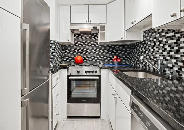 3rd image of 153 E 57Th St #15G, New York City, NY 10022 | MLS# RLS20082924