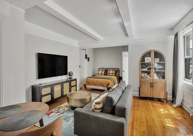 Homes for sale in New York City, NY | 155 E 49Th St #7G, New York City, NY 10017 | MLS# RLS20083071