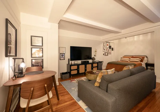 Homes for sale in New York City, NY | 155 E 49Th St #7G, New York City, NY 10017 | MLS# RLS20083071