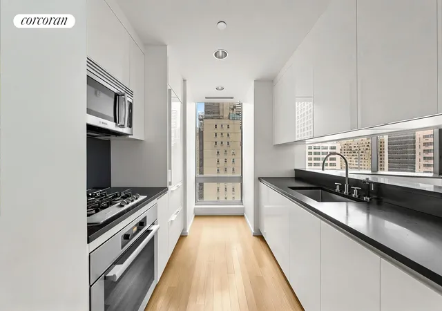 Photo 3 of House for sale at 50 United Nations Plz #12C, New York, NY 10017 | MLS# RLS20081320 | Listing updated on 2026-05-31