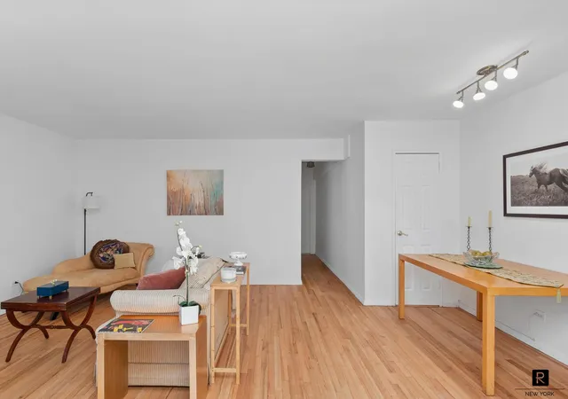 2nd image of 302 E 88th St #5-C, New York City, NY 10128 | MLS# RLS20083152