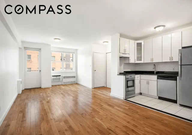 2nd image of 170 W 23Rd St, New York City, NY 10011