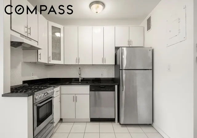4th image of 170 W 23Rd St, New York City, NY 10011