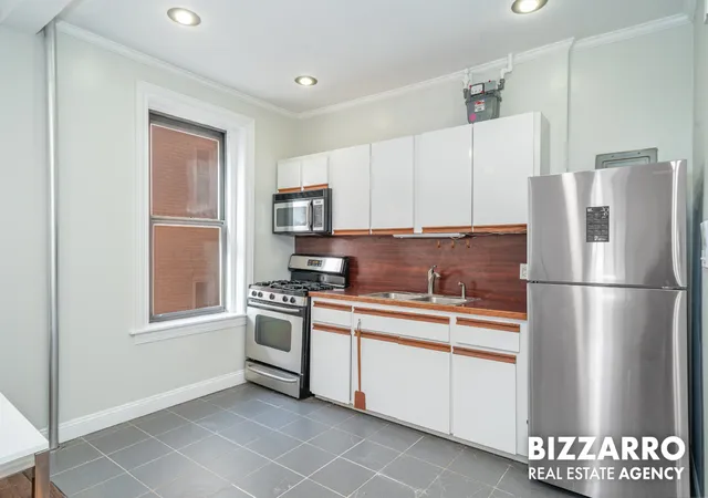 4th image of 828 Gerard Ave, New York, NY 10451
