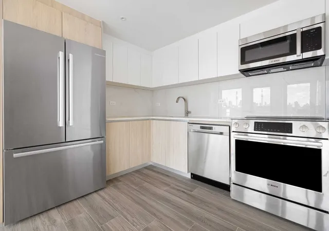 Listing Photo 5 - Condo for sale in building located at 40-21 27Th St, New York City, NY 11101 - Unit #5W