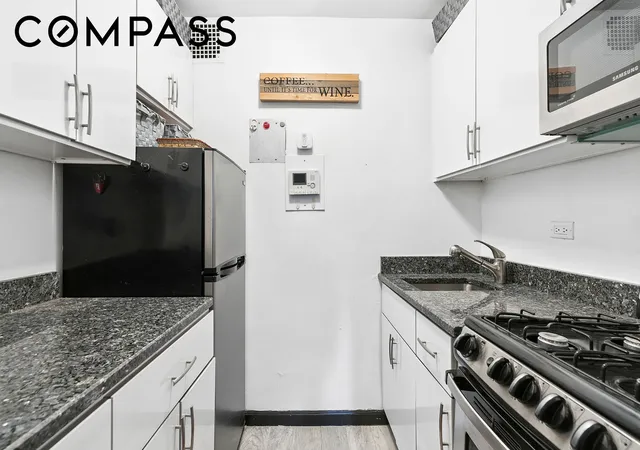 Photo 4 of Sale Pending at 321 E 45th Street #9F, New York City, NY 10017 | MLS# RLS20080725 | Listing updated on 2026-08-03
