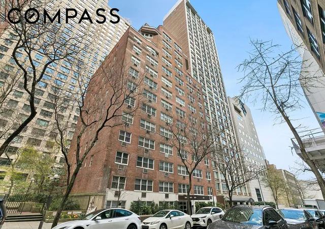 Listing Photo 2 - Condo for sale in building located at 321 E 45Th St, New York City, NY 10017 - Unit #9F