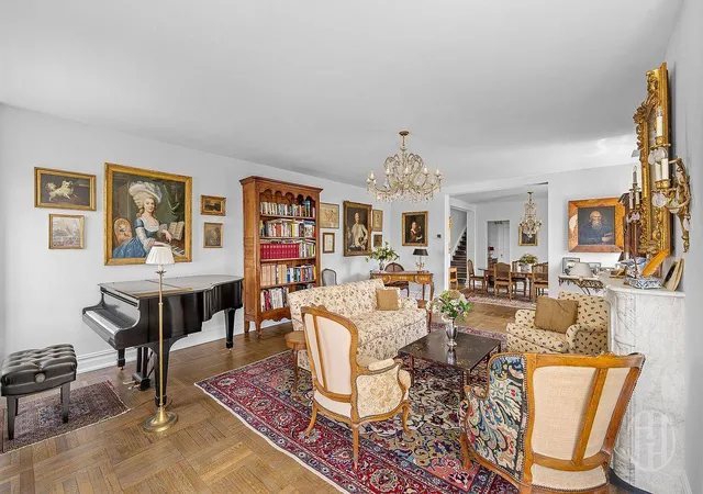 2nd image of 19 E 88Th St, New York City, NY 10128