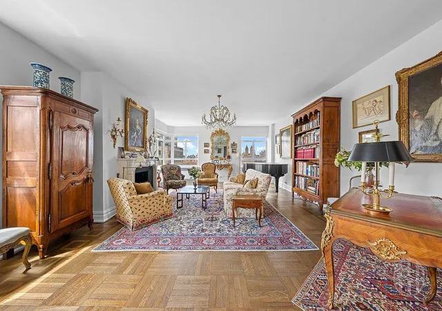 3rd image of 19 E 88Th St, New York City, NY 10128