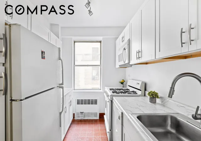 Homes for sale in New York City, NY | 12 Beekman Pl #9D, New York City, NY 10022 | MLS# RLS20083618