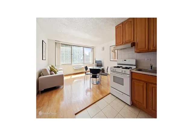 3rd image of 333 E 45Th St #25A, New York, NY 10017 | MLS# RLS20083715