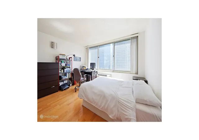 4th image of 333 E 45Th St #25A, New York, NY 10017 | MLS# RLS20083715