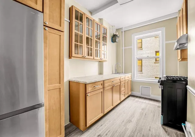 Photo 4 of House for sale at 150 E 49th Street #3E, New York City, NY 10017 | MLS# RLS20083766 | Listing updated on 2026-04-25
