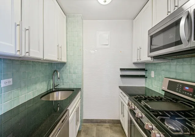 Listing Photo 5 - Condo for sale in building located at 155 E 38Th St, New York City, NY 10016 - Unit #6B