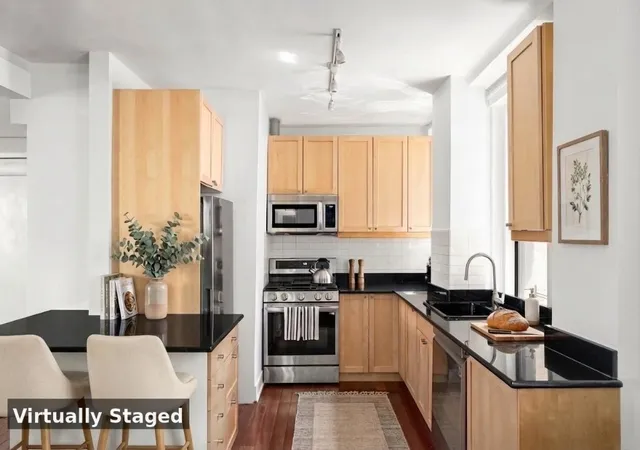 Photo 4 of House for sale at 200 W 54th Street #PHB/E, New York City, NY 10019 | MLS# RLS20083817 | Listing updated on 2026-04-28